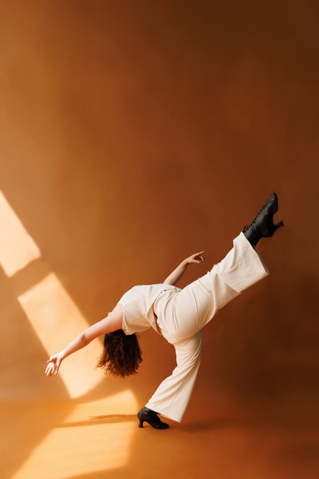 Carolyn Rupp in a layout pose with one leg extended high